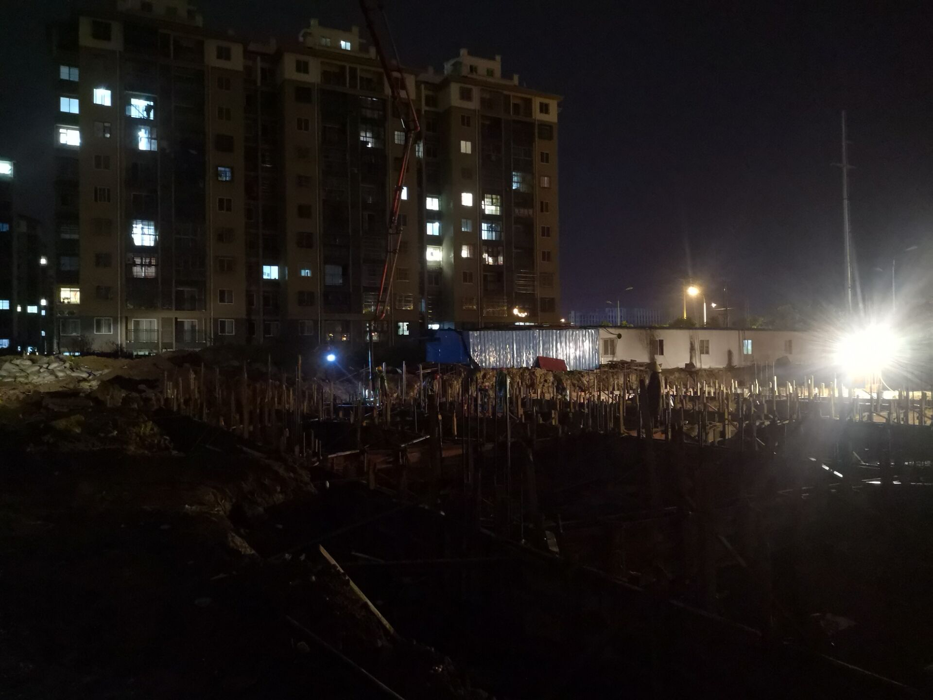 1210504192129401725112413138165923